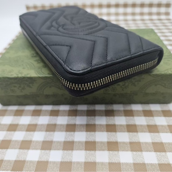 Gucci Black Chevron Wallet with Gold Logo - Picture 4 of 7